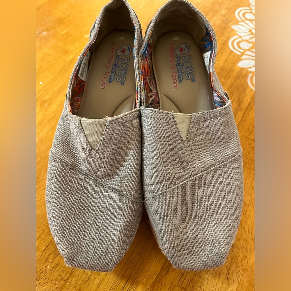 Bobs by Skechers plant form canvas Espadrille size 7 with memory foam.